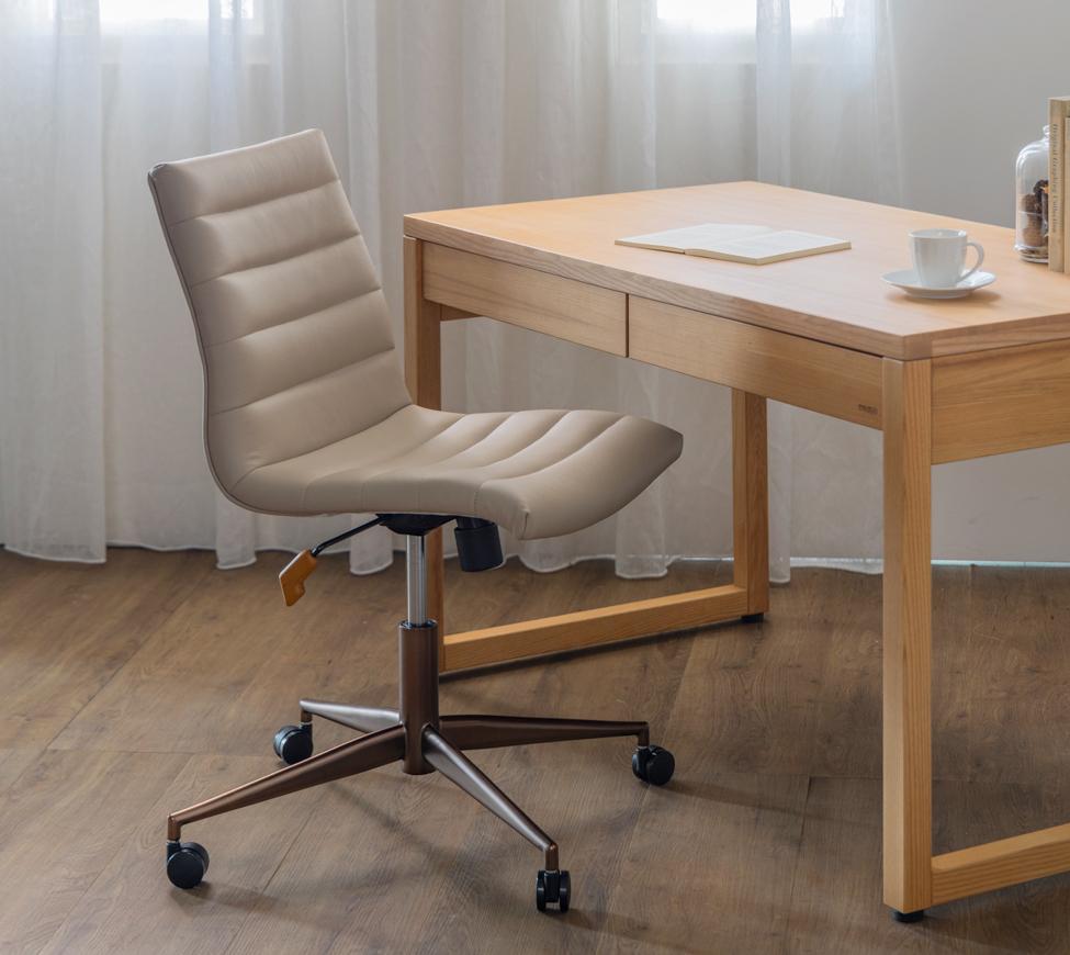 書韻塔吉單椅_AK皮款LB605_附輪_情境01