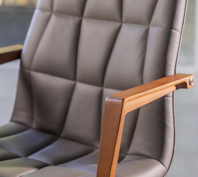 刻幻金磚扶手椅皮_附輪_細節情境1