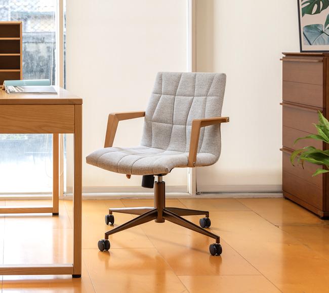 刻幻塔吉扶手椅布-附輪_情境1